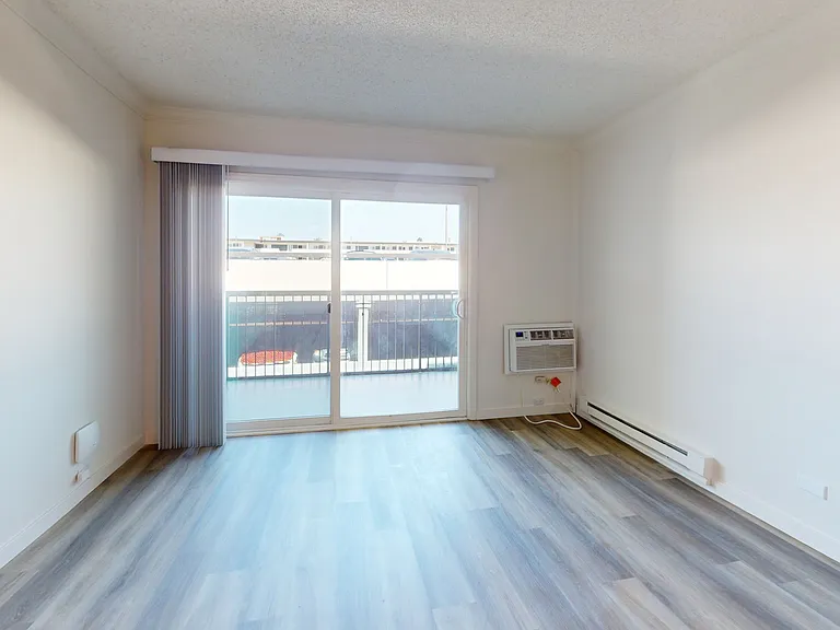 Eight 80 Newport Beach — Photo 153