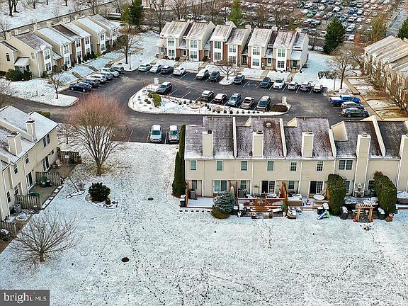 3rd image of 126 Teakwood Ct