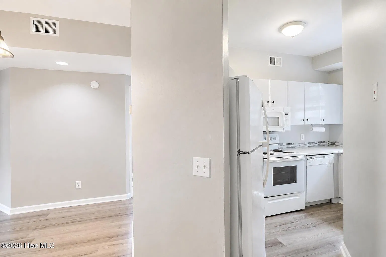 2 bed, 2.0 bath, 910 sqft, $1,400 — Photo 1