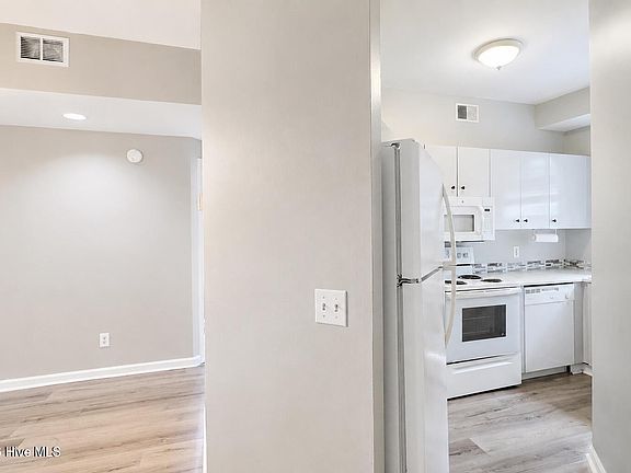2nd image of 4230 Wilshire Boulevard Apt 306d