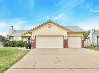 5917 N Hartford Dr, Wichita, KS 67219