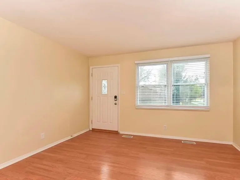 204 Valley Dr — Photo 1