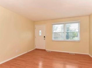 204 Valley Dr, Bolingbrook, IL 60440
