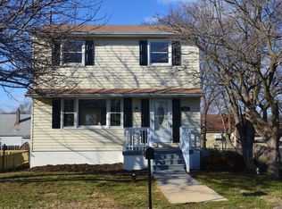 402 Holy Cross Rd, Baltimore, MD 21225