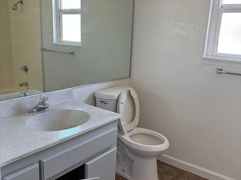 Raintree Garden Apartments — Photo 7