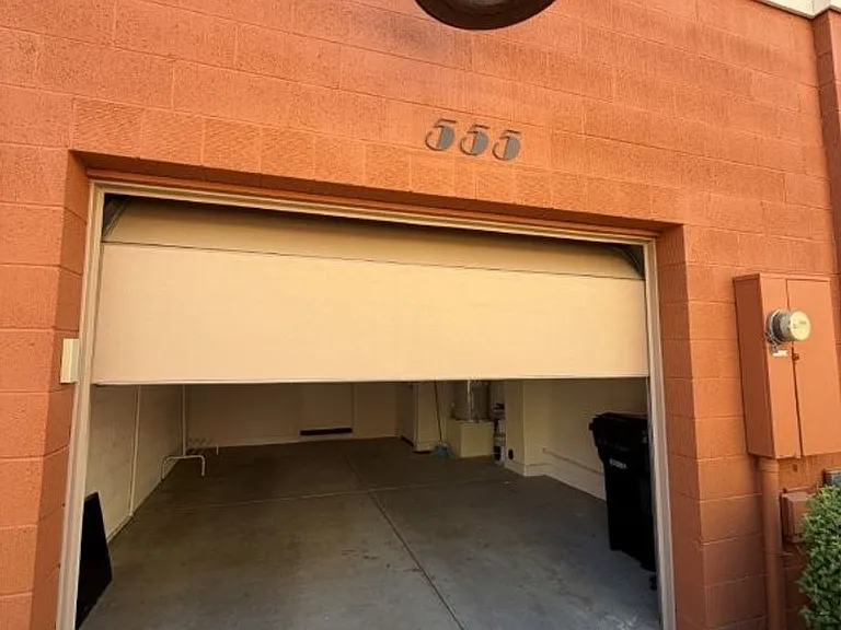 555 W 6th St — Photo 30