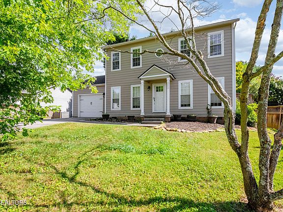 3rd image of 624 Waterford Dr
