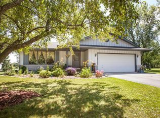 S93W35005 Westwind Dr, Eagle, WI 53119