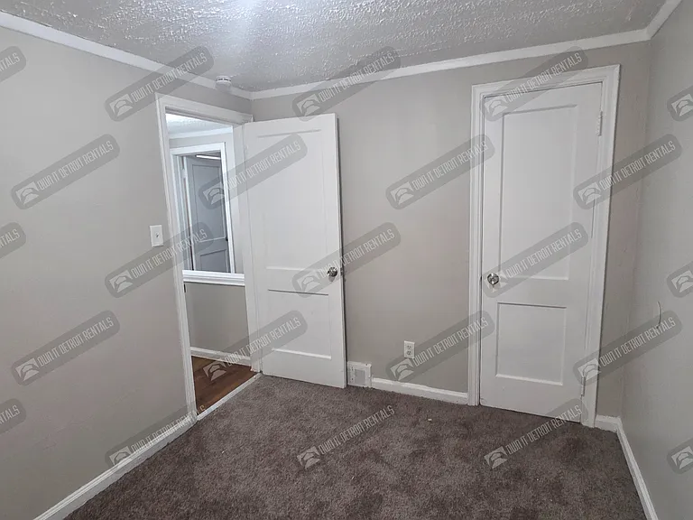 19335 Hoover St — Photo 12