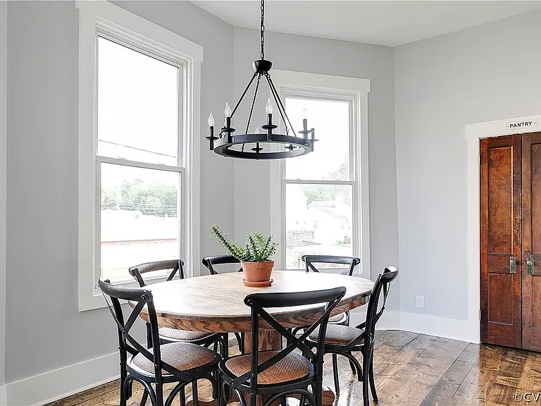 205 Poe St — Photo 31