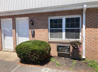400 Clinton Ave #204, Oakdale, PA 15071