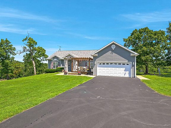 3rd image of 710 Lake Ranch Road