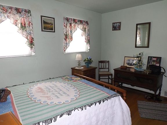 4th image of 147 Ellwood Ave