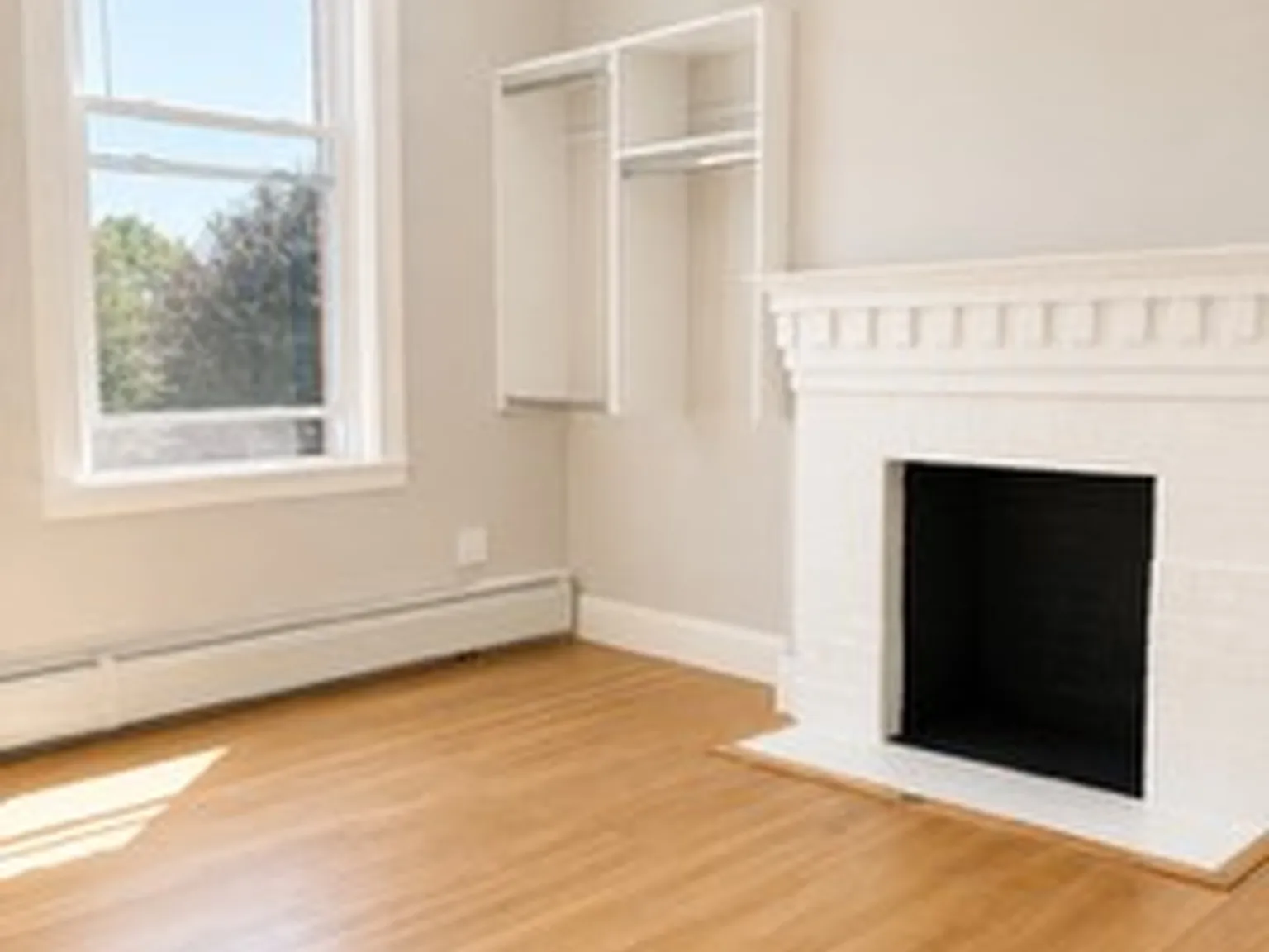4 bed, 1120 sqft, $4,575 — Photo 2