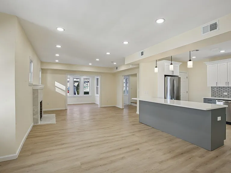 4 Lincoln Pl — Photo 21
