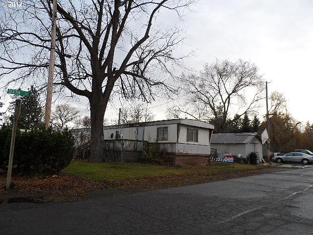 2nd image of 200 6th St