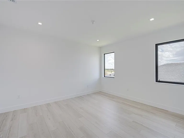 4775 Quercia Dr — Photo 29