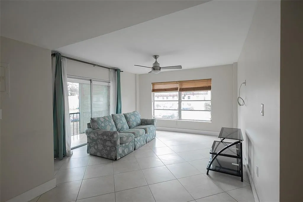 2 bed, 2.0 bath, 1016 sqft, $2,100 — Photo 3