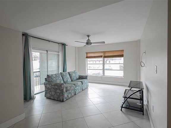 3rd image of 4152 Inverrary Dr APT 202