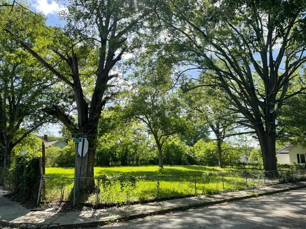 235 Oak St, Clinton, SC 29325