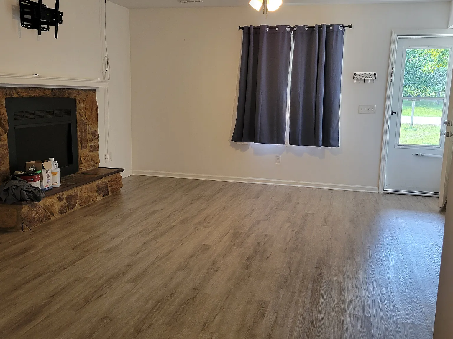 2 bed, 1.5 bath, 1100 sqft, $1,350 — Photo 3