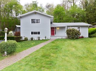11 Meadowview Dr, Hartsdale, NY 10530