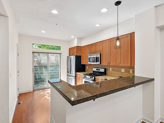 4th image of 2160 Yakima Ct #308