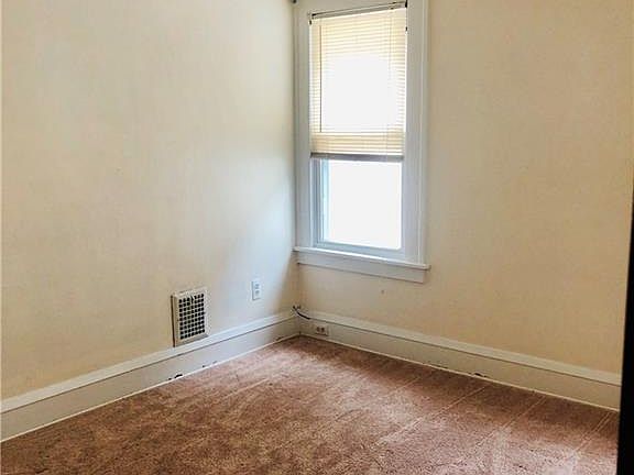 3rd image of 1484 W 116th St