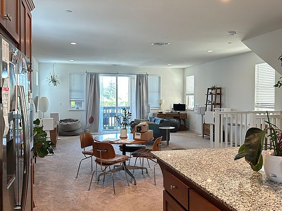 5th image of 210 Ashton Way