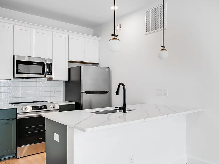 3308 E Marshall St — Photo 19