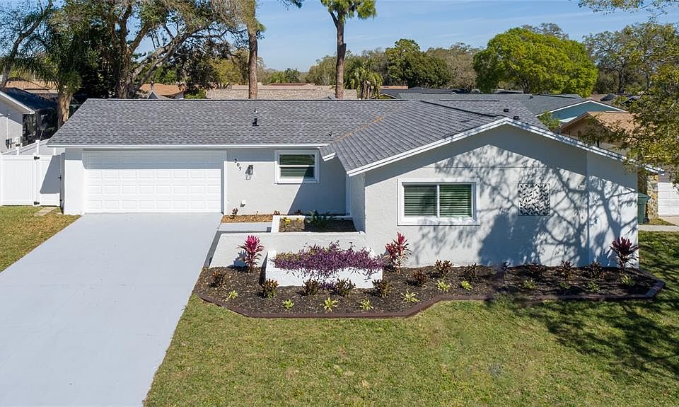 1st image of 205 Lotus Dr