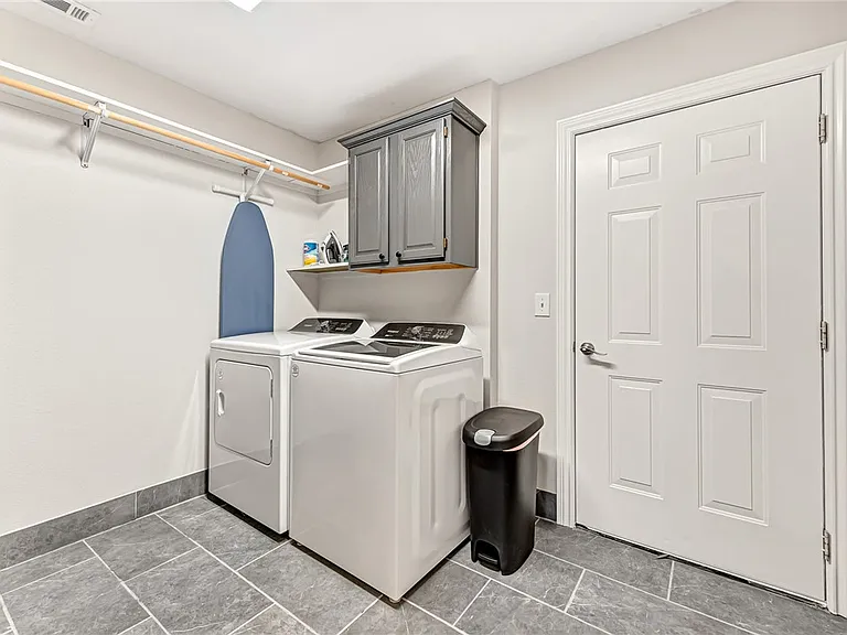 701 SW Maidstone Ave — Photo 25