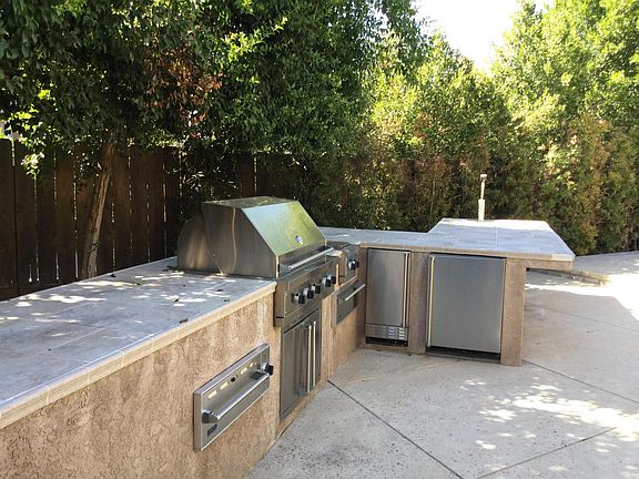 4th image of 2727 Jordan Ave