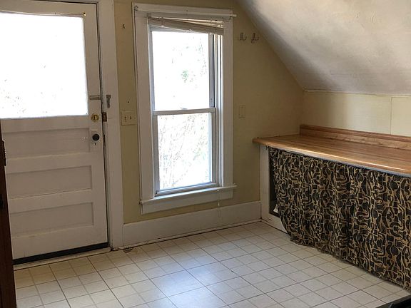 2nd image of 56 East St #3