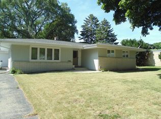 8613 W Peck Ct, Milwaukee, WI 53225