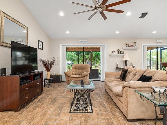 5th image of 127 Loblolly Ln