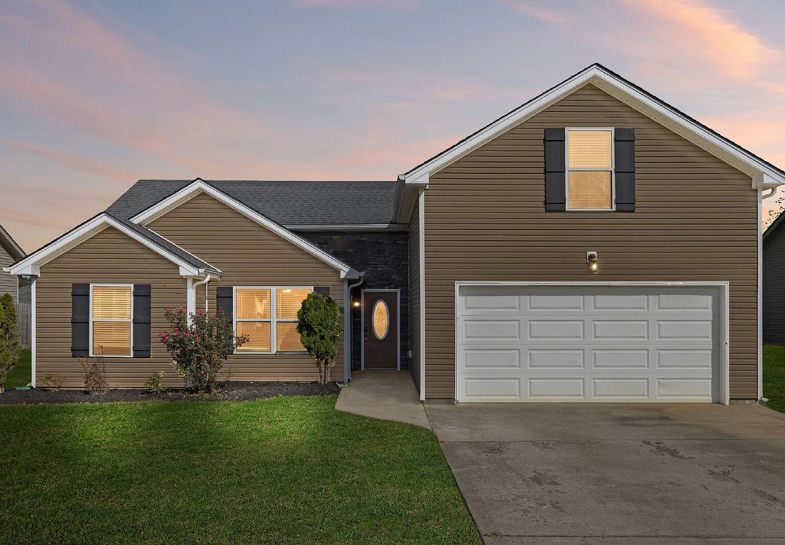 3 bed, 2.0 bath, 1746 sqft, $1,850 — Photo 1