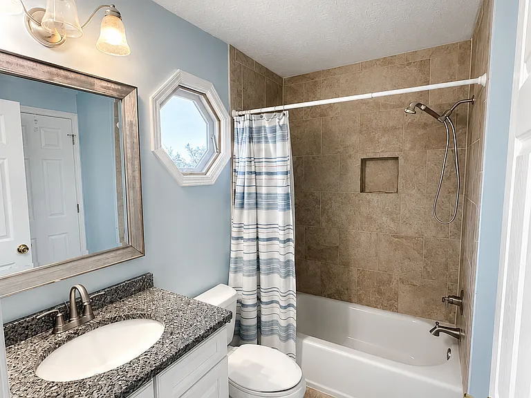 515 Hoffman Dr #2 — Photo 4