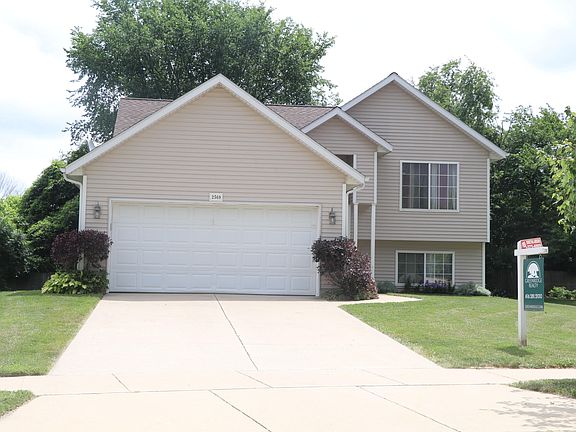 2nd image of 2569 Orchard View Dr NE