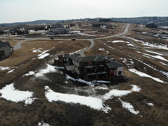 3rd image of 19 Red Willow Cres W