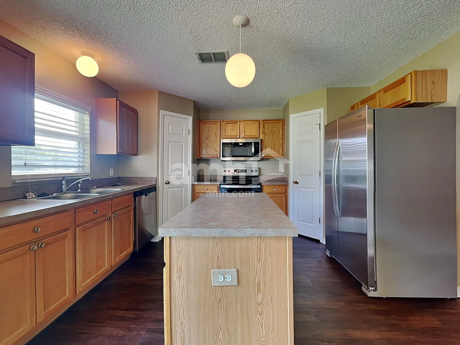 4 bed, 2.5 bath, 2224 sqft, $3,100 — Photo 3