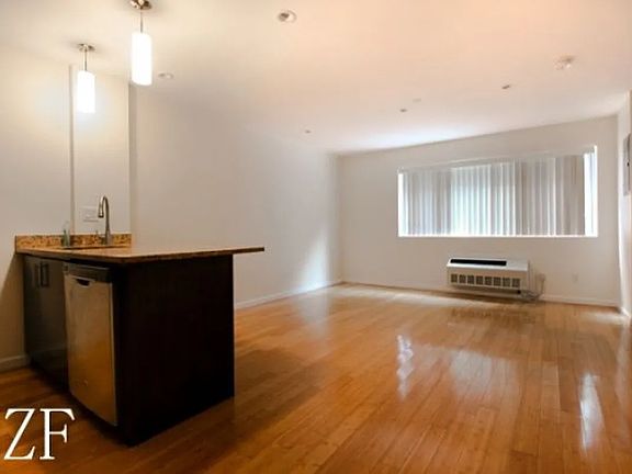 4th image of 499 Vanderbilt Ave APT 1A