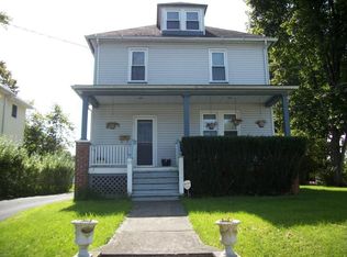 52 Pine St, Newton, NJ 07860