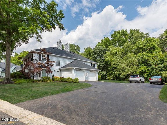 3rd image of 1002 Buckingham Circle