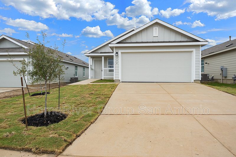 1st image of 934 Rock Bend Ln