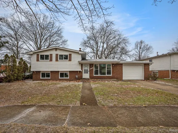 20931 Robinwood St, Farmington, MI 48336