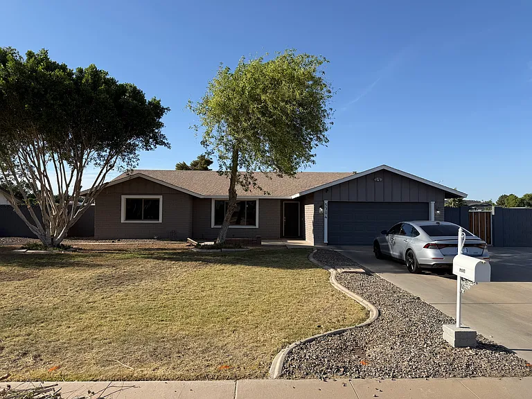 5304 W Beck Ln — Photo 1