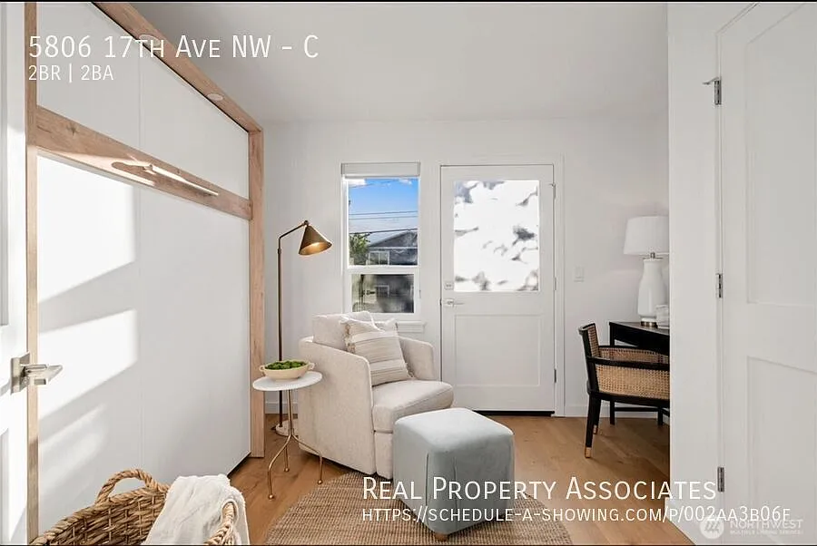 Modern Townhouse Just Blocks from Market Street Rooftop Views, Stylish Finishes & Pet-Friendly! — Photo 4