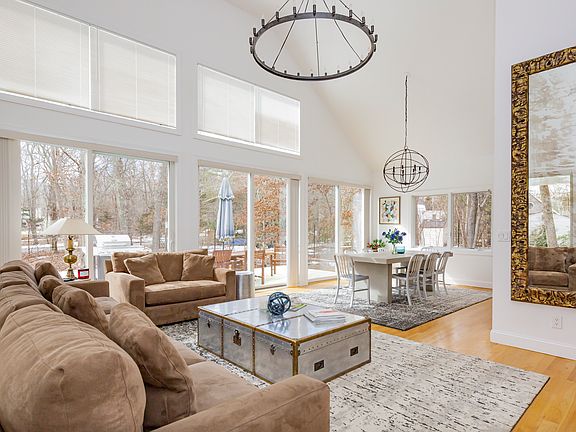 3rd image of 7 Milina Dr