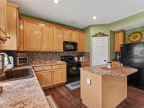 5th image of 39211 Woodland Trl